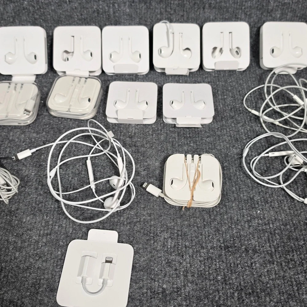 Apple EarPods Lot Lightning and 3.5mm Wired Earbuds with Adapter Bulk 22pc